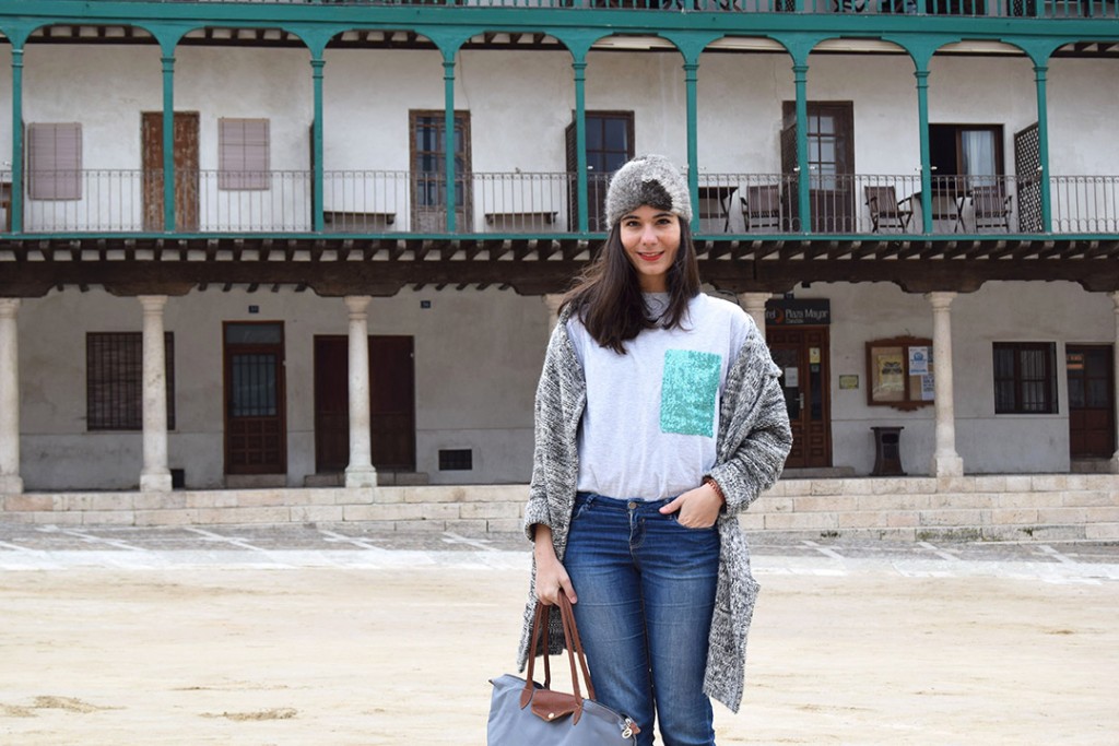 look con camiseta de moda street style